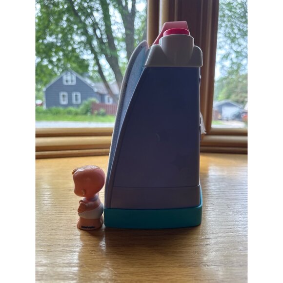 Fisher Price Little People Cuddle & Play Nursery Toy With Accessories - Picture 6 of 9